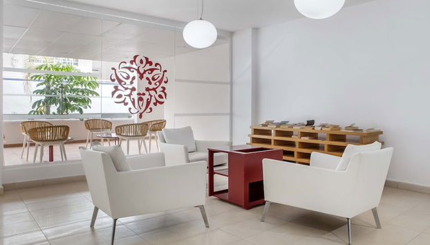 Coin salon dans le hall