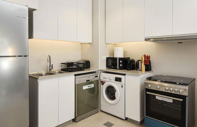 Elegant 3 BR Dubai South - Photo 21