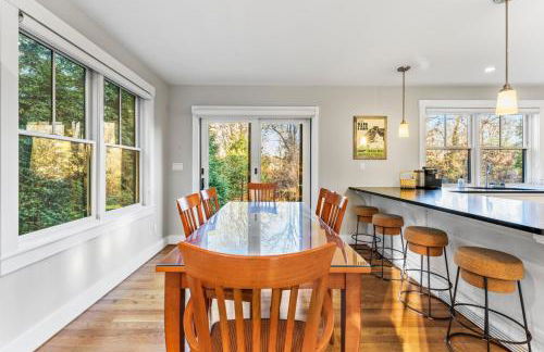 Modern Family Home Walkable to Town - Foto 6