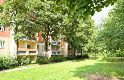 Monteurwohnungen mit TV, Internet, Parkplatz, Waschmaschine, Küche, Balkon, Restaurants und Supermarkt - Foto 6