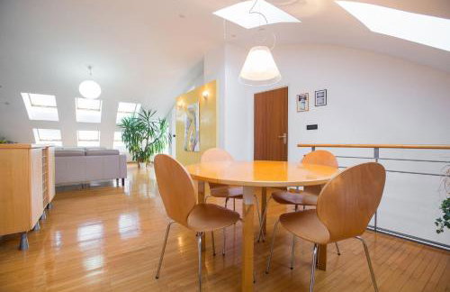 Penthouse apartment with private parking - Photo 12