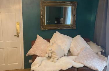 The Big Cosy Boudoir Bed + Hot tub - Photo 19