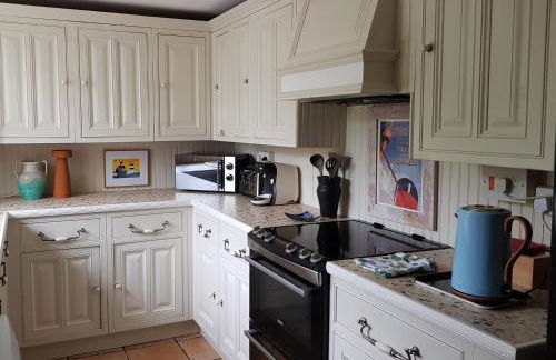 An Artist's Cottage - Photo 8