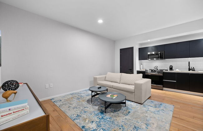 Apt with Stunning View at Downtown Miami - Photo 1