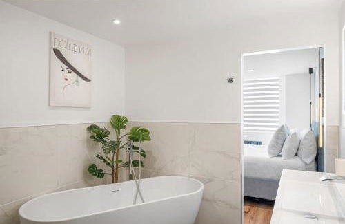 Modern Apartment with Parking nr Seafront - Foto 2