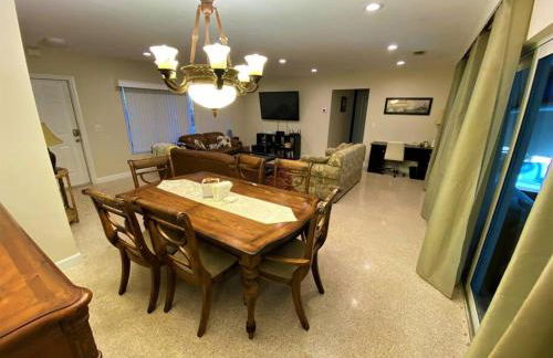 Deerfield Beach heated pool house - Photo 57