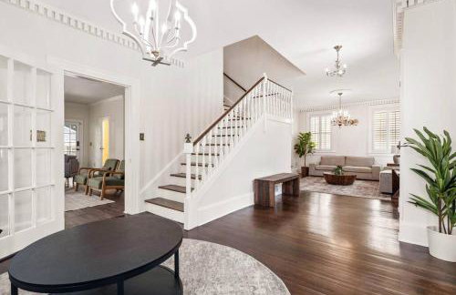 The Montgomery Manor - 5 Bedroom 4 Bath with Pool and Garage - Foto 31