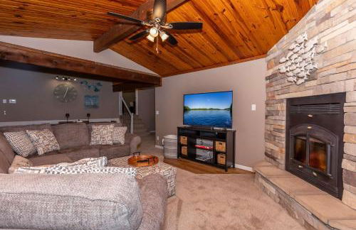 Lakefront Family Home Private Dock with Huge Views - Foto 8