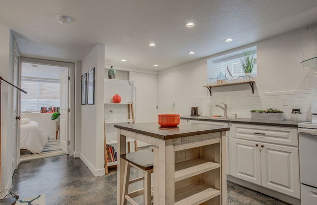 Trendy Urban Neighborhood & Dog-friendly Downtown - Photo 8