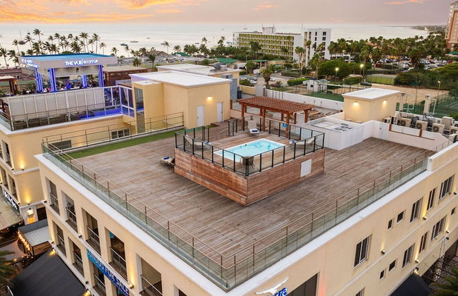 Modern Corner Unit Pool Steps From Palm Beach - Foto 8