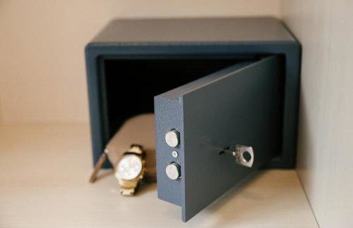 7SCHWABEN - 7 vollausgestattete Wohnungen unter einem Dach mitten in Bad Urach - Küche - Bad - WLAN - Waschmaschine - kostenloses Parken - E-Bike-Garage mit Ladestation - Altstadt, Bus, Bahn, E-Ladestation unter 5 Min - barrierefrei - rollstuhlgerecht - Foto 6