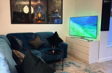 Deluxe 3 Bed new detached with a Super King bed - Photo 18