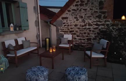 Rural farmhouse with patio, BBQ and fireplace - Photo 10