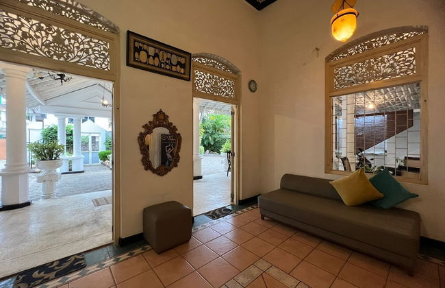 Beverly Villa - Photo 1