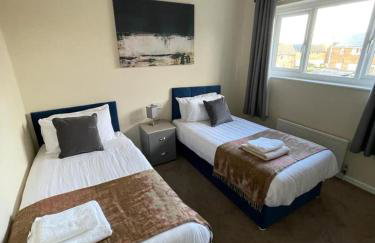 Stunning 3 bedrooms house with Garden and Free Parking - Foto 12