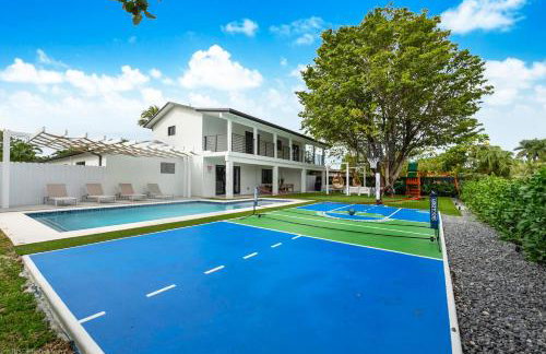 The World's Mansion - Game Room, 9 Bedrooms, HtdPool, Mini Golf, BBQ - Foto 4