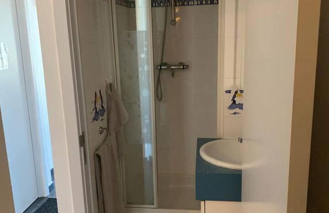 Beautiful 2-bed Apartment in Wenduine - Photo 8