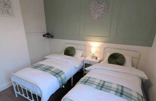 The Heritage Hideaway - King bed, Free parking, Walk to c-centre & Hospital - Foto 13