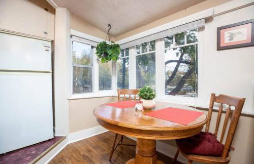 The Red Cabin Charming Historic Avenues Apartment - Foto 9