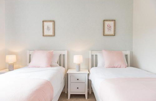 Luxury 5-Bed Country House with Hot Tub, Views & Games Room, Sleeps 12 - Kent Downs - Foto 35