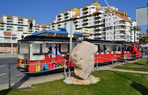 APARTAMENTO NUEVO CÉNTRICO en PRIMERA Línea de playa con vistas al Mar, Piscina, aire acondicionado y wifi - Foto 33