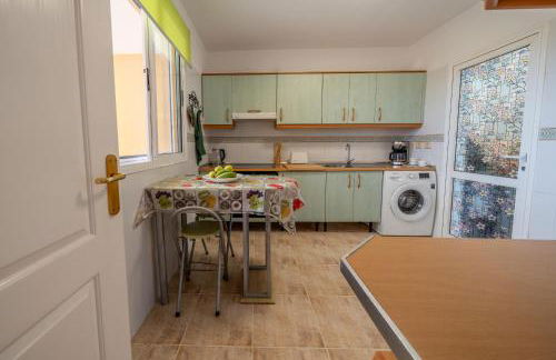 3BR Chalet Valley Moon-Seaviews, Terrace & Parking - Foto 14