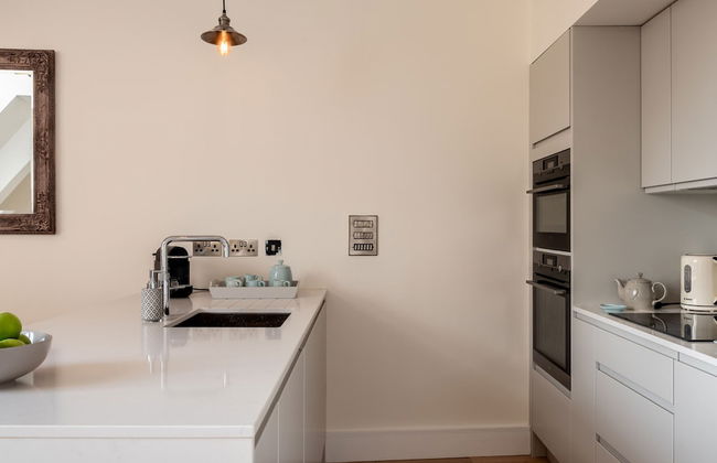 Cathedral View in Exeter - Photo 11