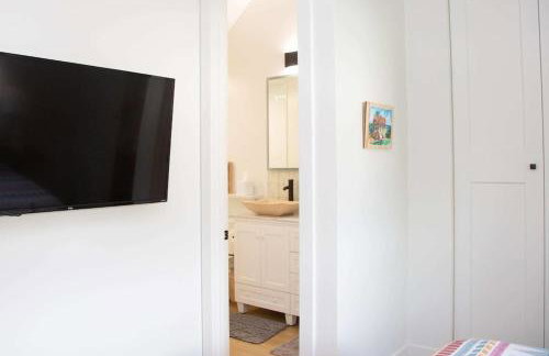 Geometric Loft renovated, hip, pets, poolspa - Foto 16