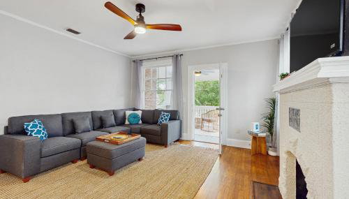 Spacious duplex with private balcony, washer & dryer, and WiFI - Foto 5