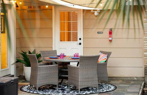 Pool! Games! Dogs! Space! - Foto 46