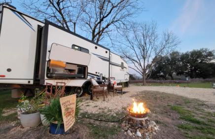 River RV, Romance Glamping Pup Paradise Riverside - Foto 10