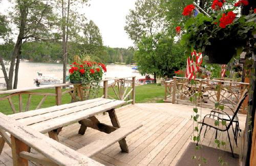 Lovely Lakefront Cabin Rental for Five Guests in West Branch, Michigan - Foto 5