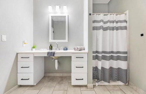 1BR Retreat, 2 Smart TVs, WiFi & Free Parking - Foto 14