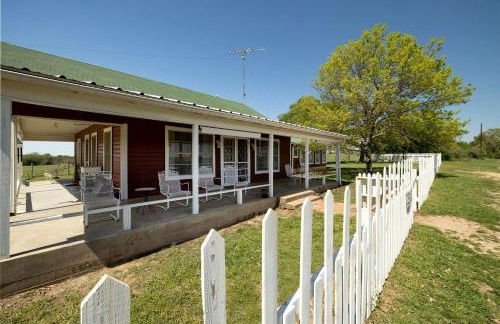 Spacious Cottage Rental for Group Getaway on Ranch near Dallas, Texas - Foto 15