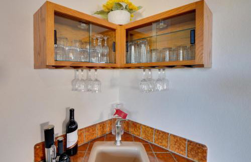 Breezy and Central Monterey Apt with Bay View! - Foto 5