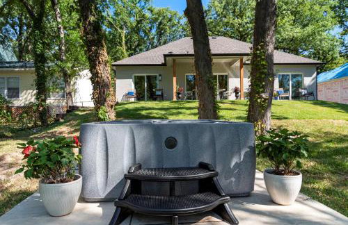 The Benjamin I - 2022 Built Luxury Retreat with Backyard Paradise with Hot Tub Outdoor Movie Screen Dock & Boat Rental - Foto 40