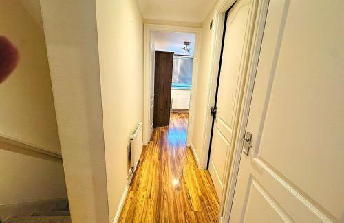 Cosy 2 Bedroom Canary Wharf House with Private Garden - Foto 8