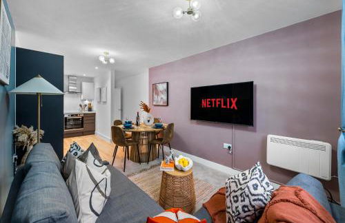 1-Bedroom Luxurious, City Centre, Chic & Stunning Apartment in Southampton, Sleeps 4 - by Blue Puffin Stays - Photo 1