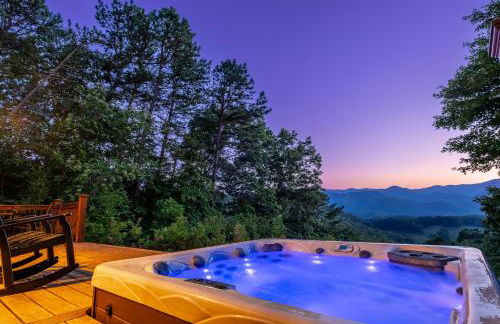 Chasing Sunsets: A Cozy 2-Bedroom Cabin in Smoky Mts with Stunning Mountain Views. - Foto 2