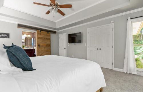 Fully Fenced Rustic Home Minutes From Truist Park - Foto 13