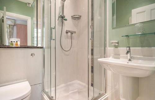 Apartment 14, Hazelwood Hall - Photo 10