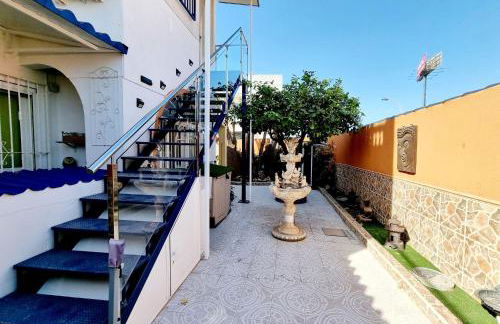 Charming Upper Bungalow with Terrace and Communal Pool in Torrevieja - Foto 13