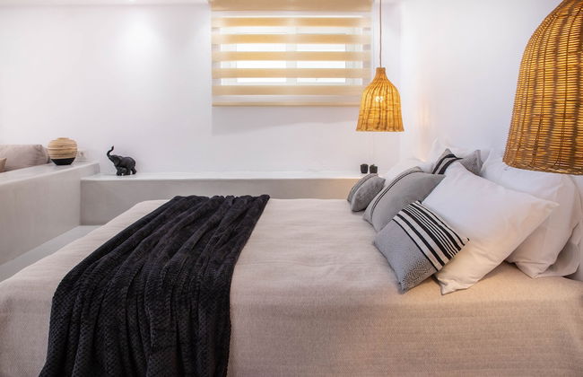 Pebble Luxury Suite by the Sea - Photo 4