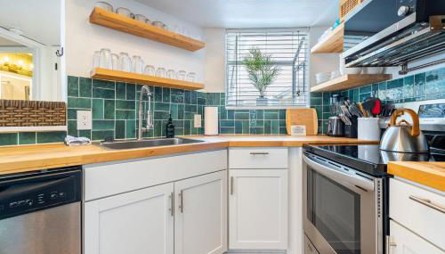 2BR Beach Getaway - Pool Gym Near Space Coast - Foto 5, dishwasher