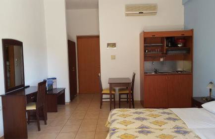 Palirria Hotel & Studios - Photo 38