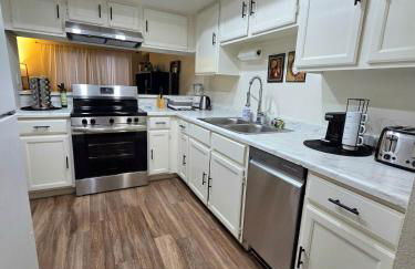 2 bed 2 bath downtown vegas near the strip - Foto 16