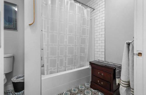 Built 2016 Pristine Lake House for Boating, Remote Work, Hiking and Relaxing - Foto 18