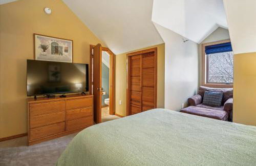 Highridge B14 Enjoy the view ski back trail shuttle service sports center - Photo 35