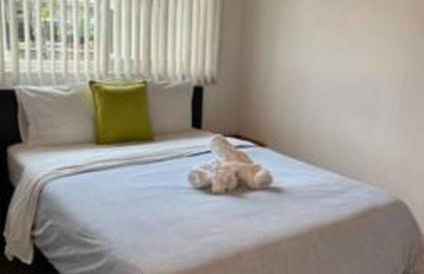 New 2BR Home w Parking Laundry in 580-80 - Foto 3