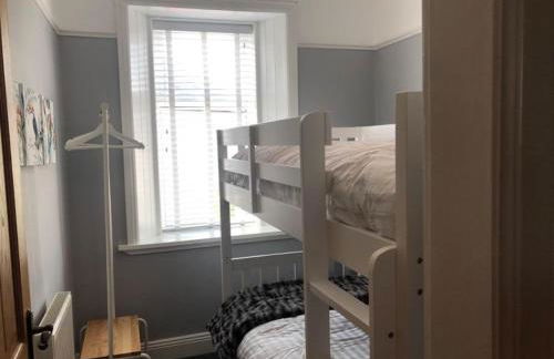 Stunning Period Townhouse with Garden, Walking Distance to Town - Photo 28